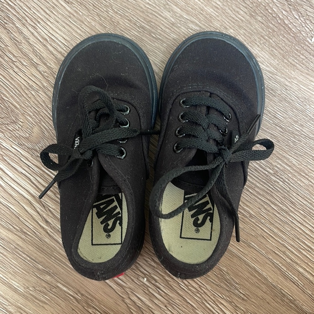 Toddler size 6.5 black Vans